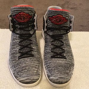 Air Jordan 32 “MVP”. Size 12 Preowned.